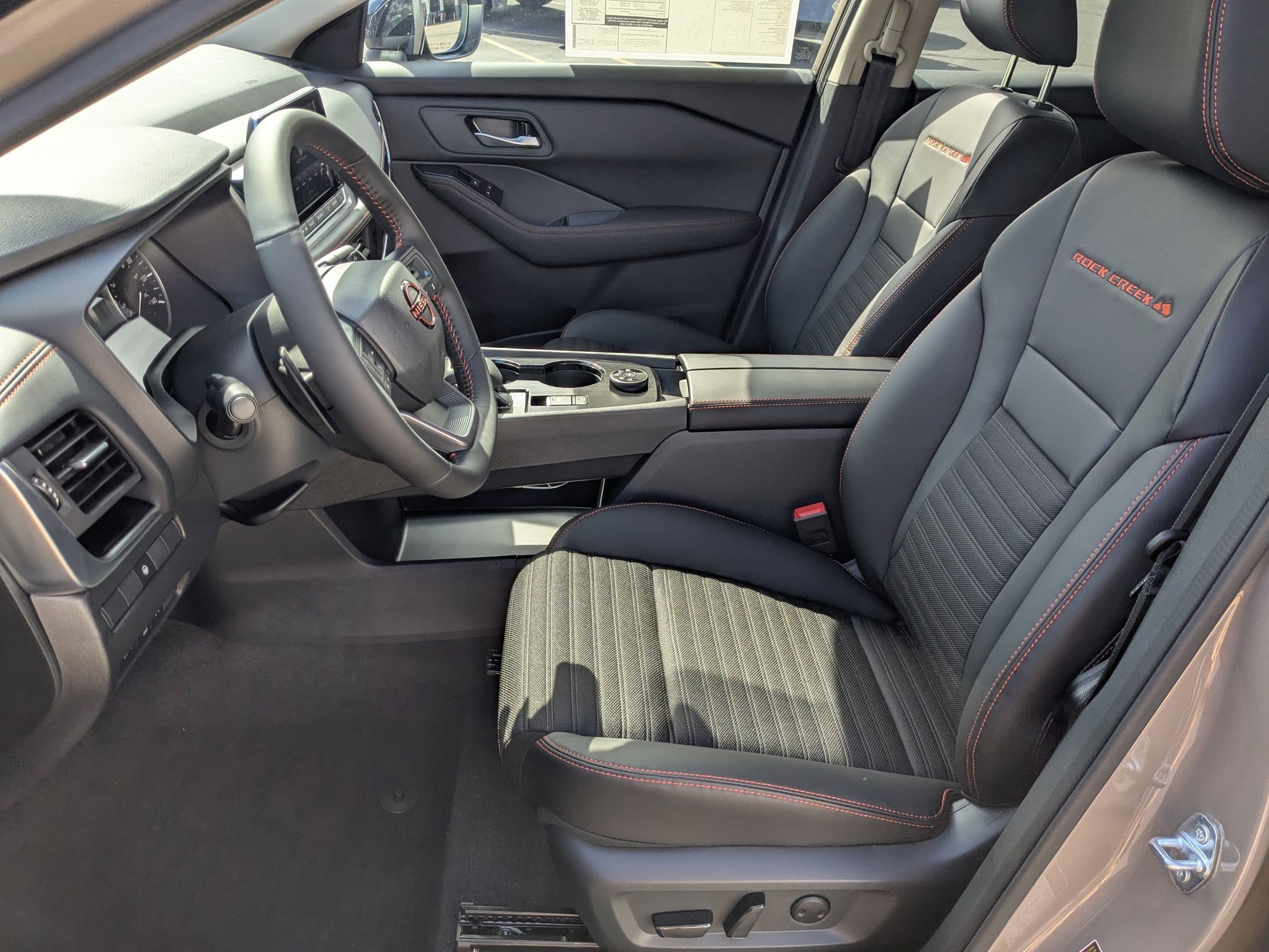 2026 Nissan Rogue SV photo 14