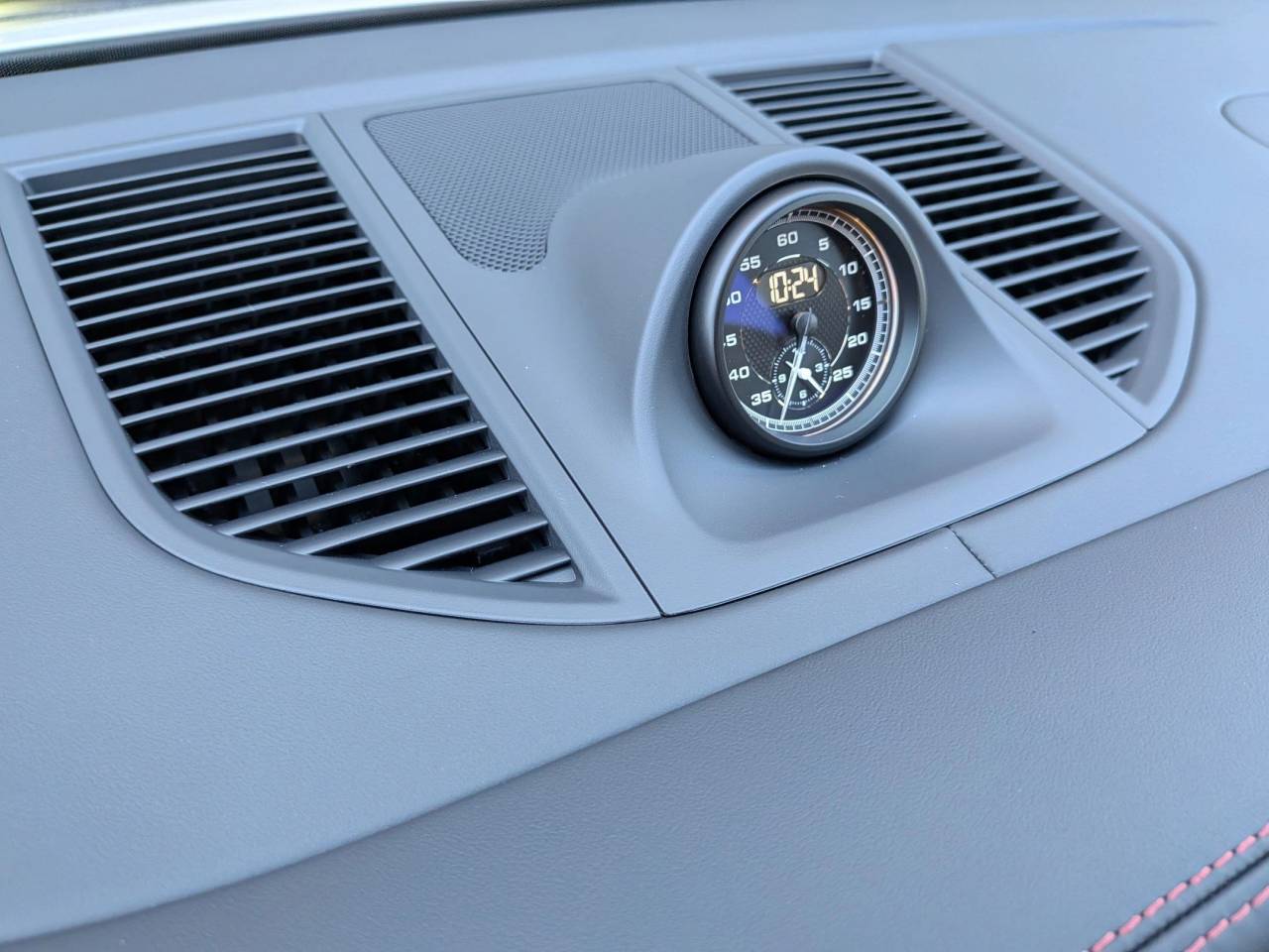 2025 Porsche Macan GTS photo 17