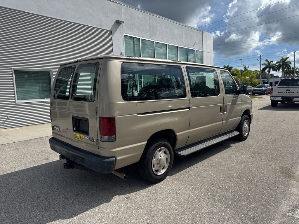 2009 Ford E-150 XL photo 3