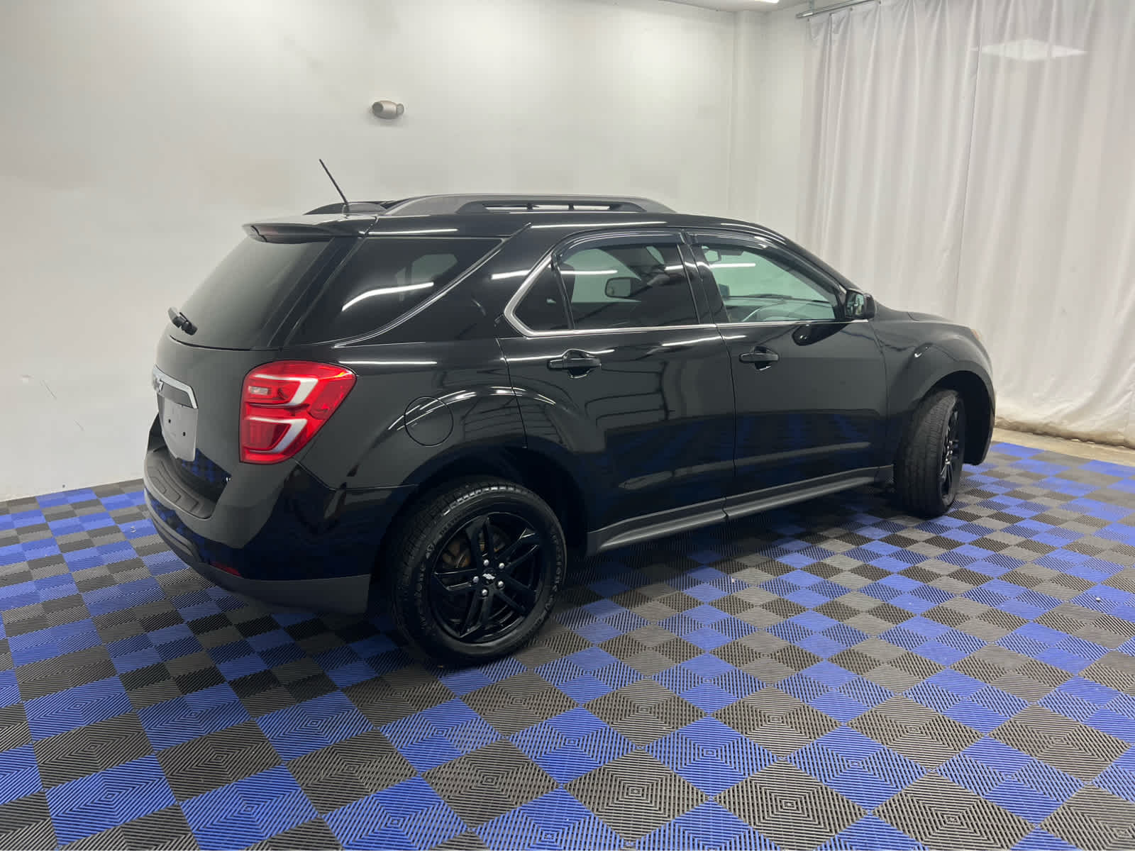 2017 Chevrolet Equinox LT photo 11