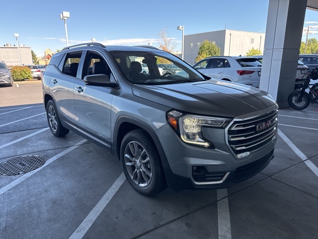 2024 Gmc Terrain SLT photo 2