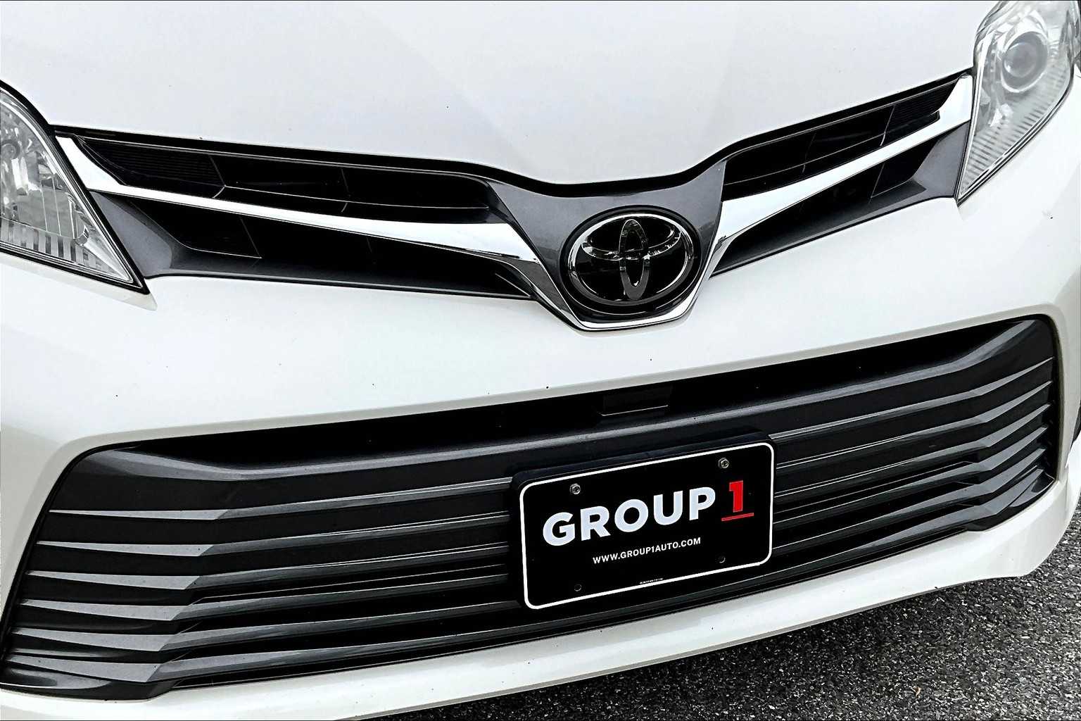 2020 Toyota Sienna XLE Premium photo 27