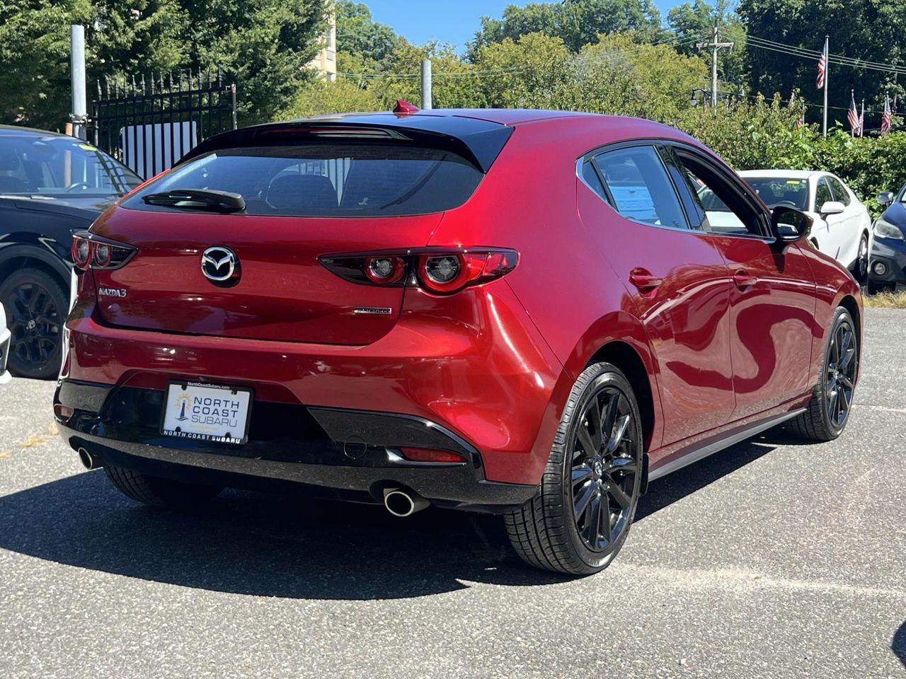 2022 Mazda Mazda3 Hatchback Premium photo 4
