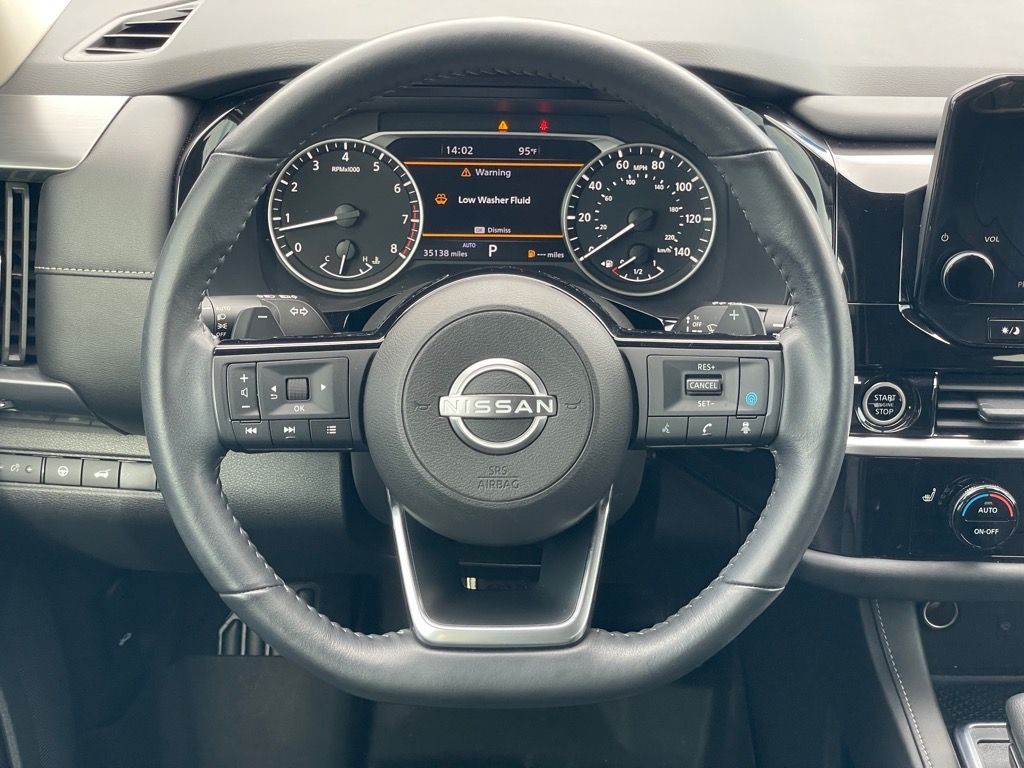 2024 Nissan Pathfinder SL photo 12