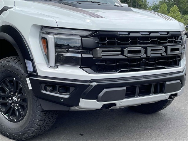 2025 Ford F-150 Raptor photo 2