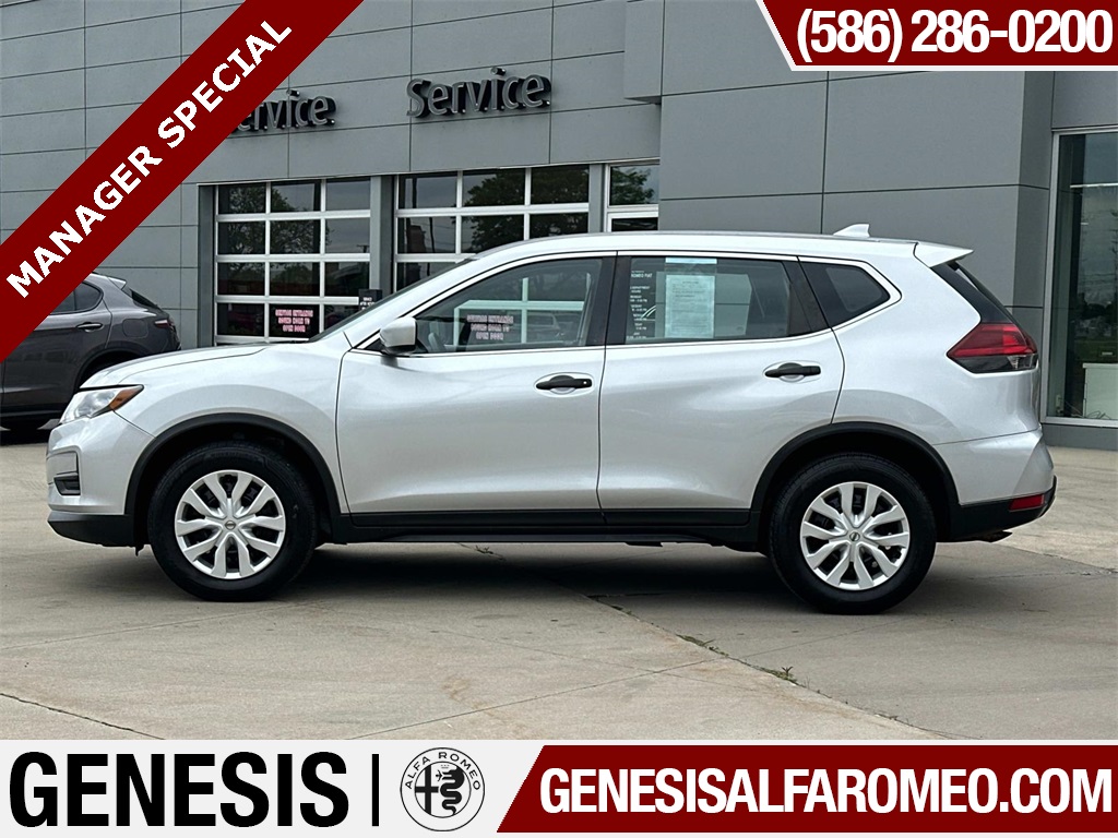Used 2018 Nissan Rogue S with VIN KNMAT2MV8JP550052 for sale in Macomb, MI