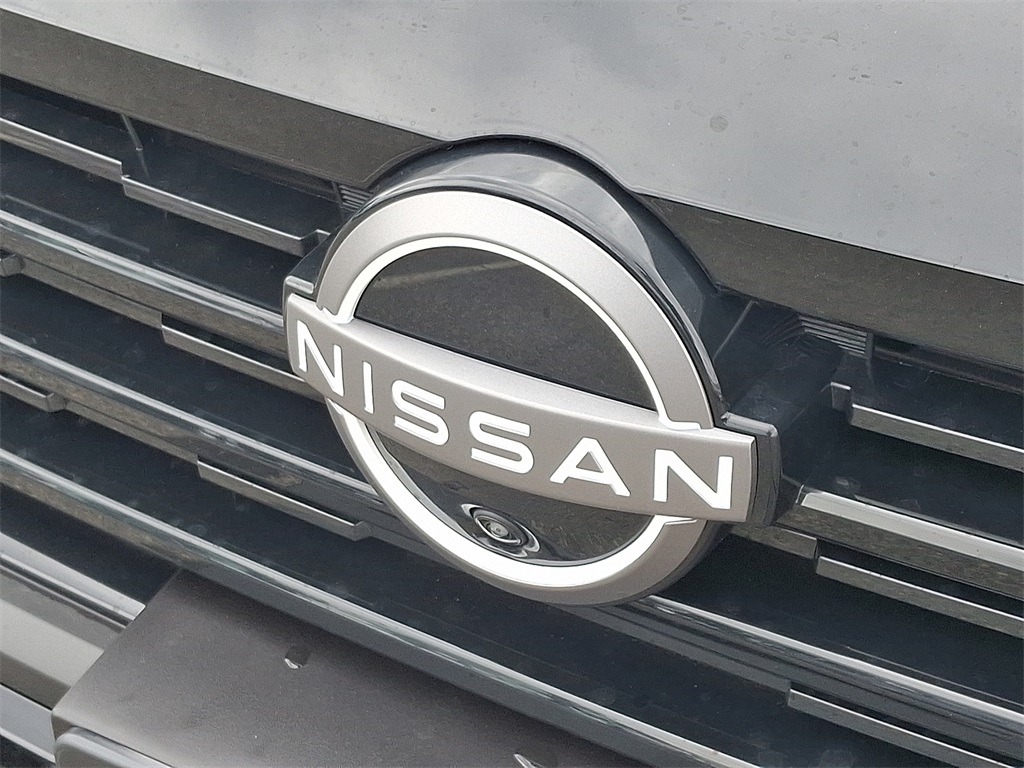 2025 Nissan Kicks SR photo 5