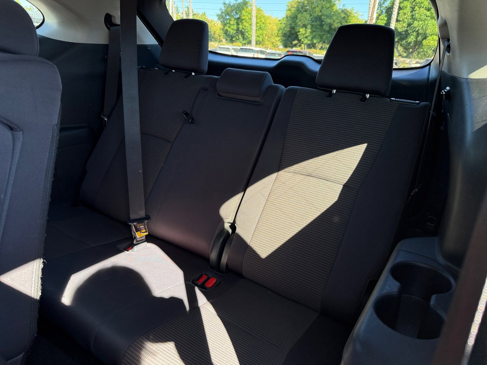 2022 Toyota Highlander LE photo 21