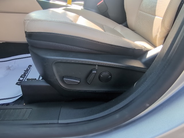 2022 Ford Escape Hybrid SEL photo 10