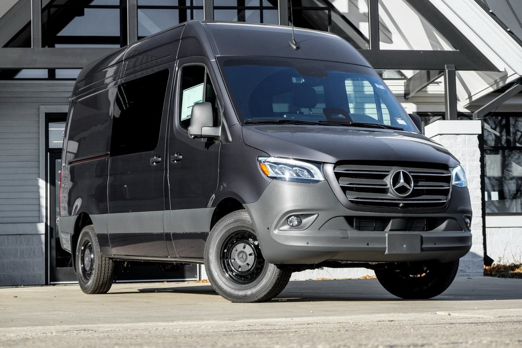 2025 Mercedes-Benz Sprinter Crew Van Base's photo