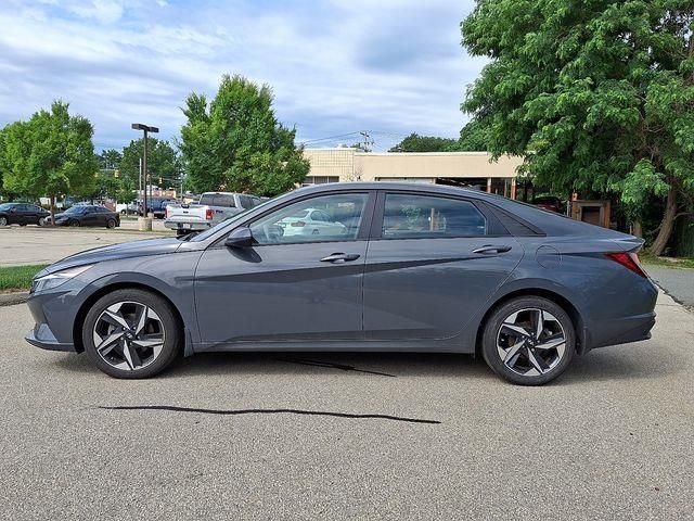 2023 Hyundai Elantra SEL photo 6