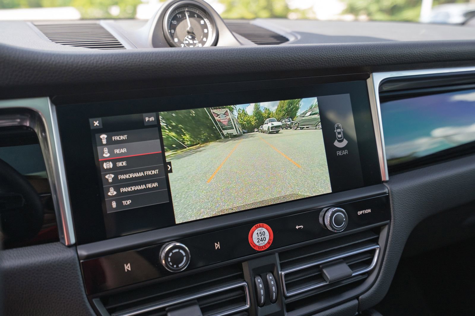 2023 Porsche Macan Base photo 32