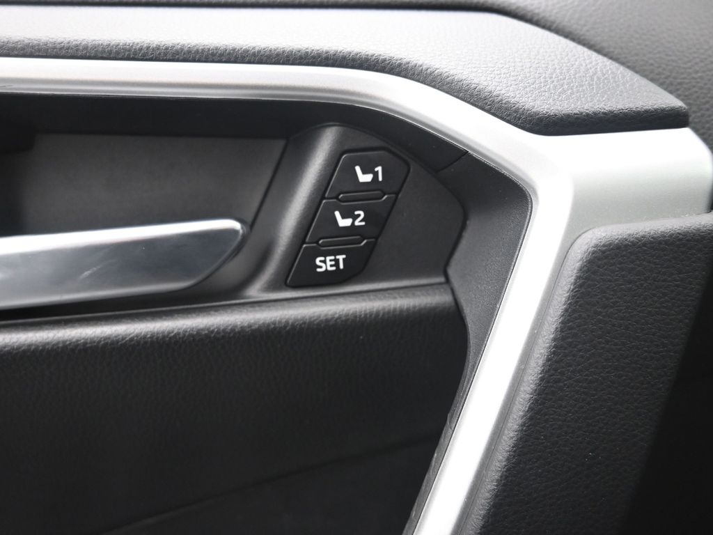 2024 Toyota RAV4 XLE Premium photo 12