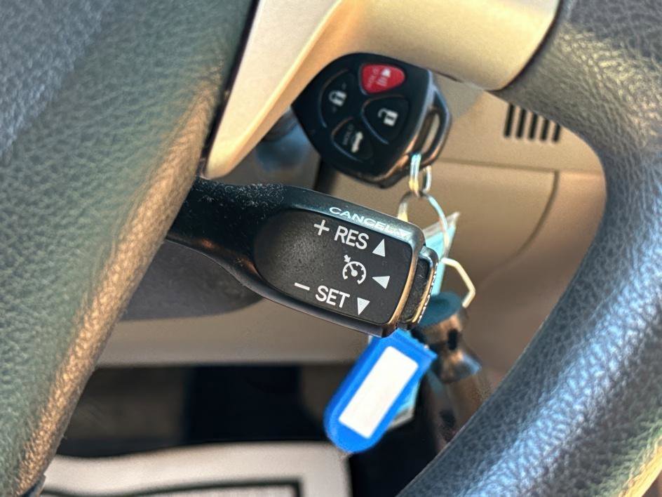 2013 Toyota Corolla LE photo 21