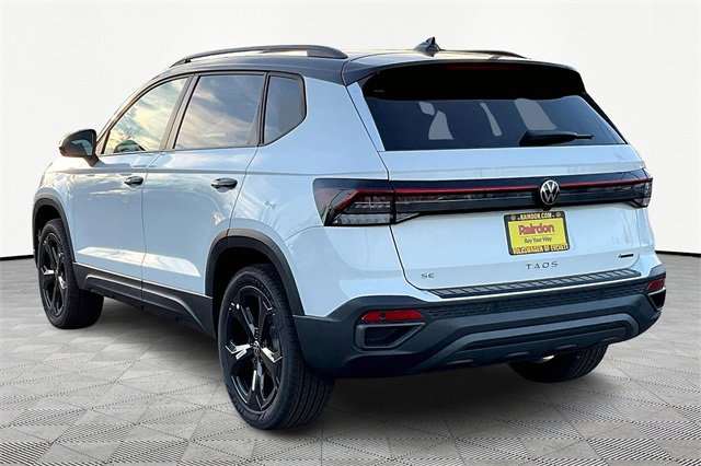 2025 Volkswagen Taos SE photo 3