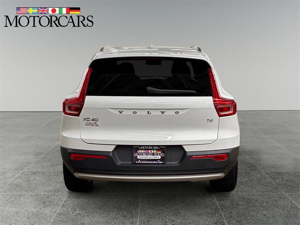 2019 Volvo XC40 Momentum photo 4