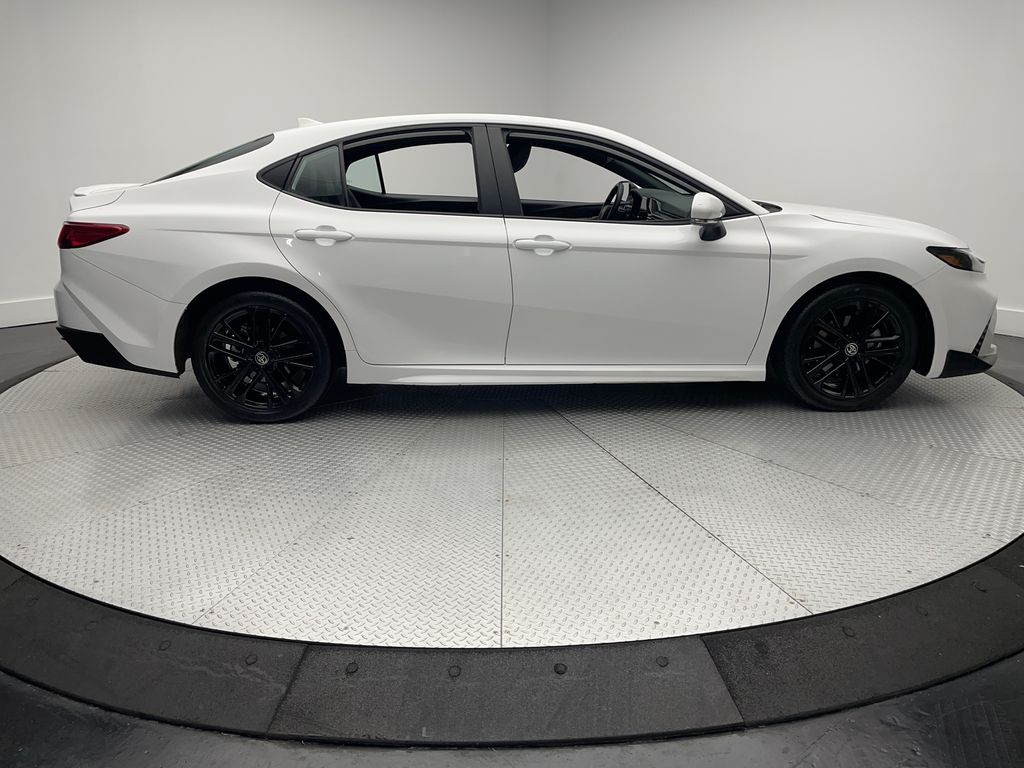 2025 Toyota Camry SE photo 4
