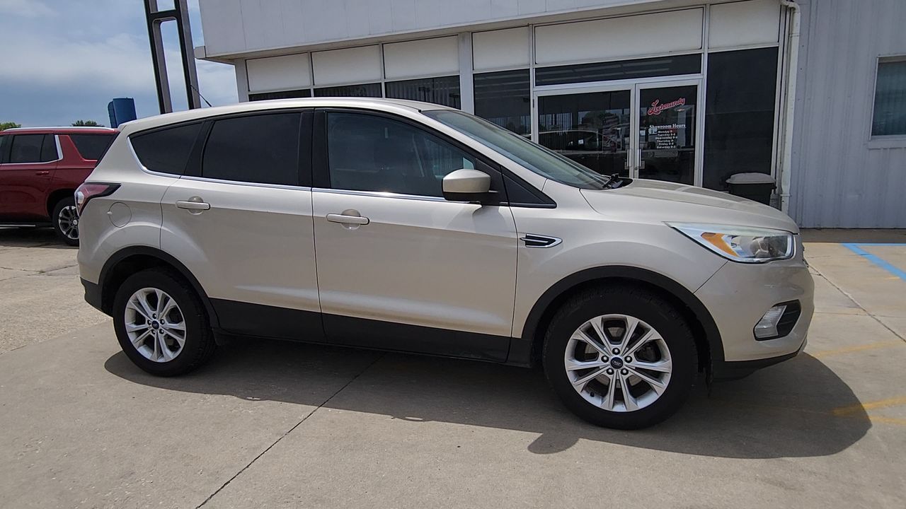 2017 Ford Escape SE photo 2