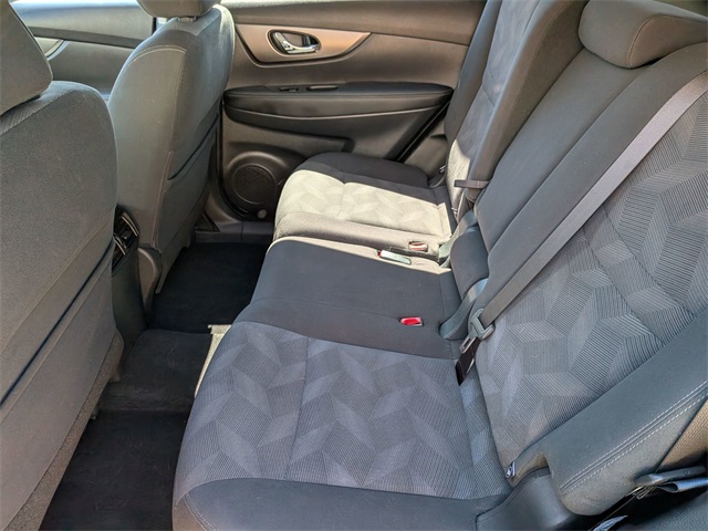 2016 Nissan Rogue SV photo 20