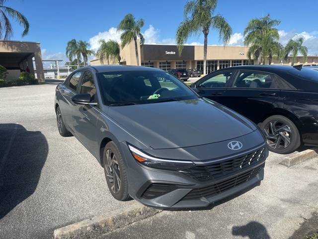 2025 Hyundai Elantra SEL Sport photo 3