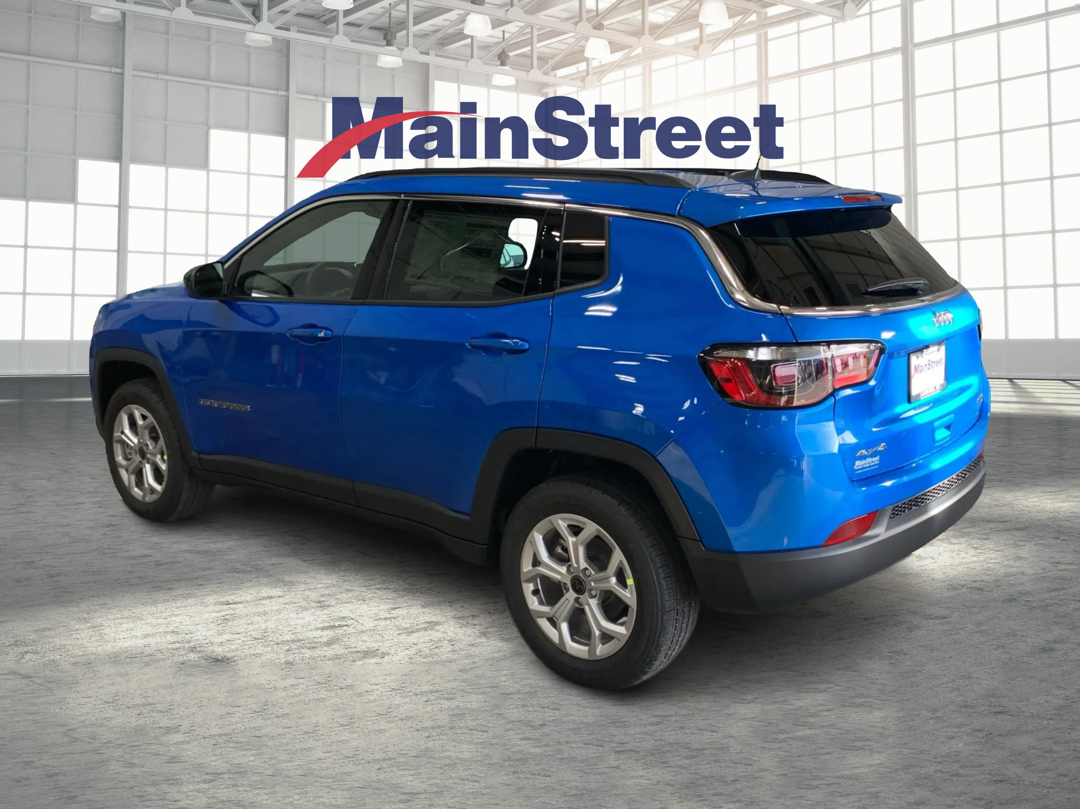 2026 Jeep Compass Latitude photo 3