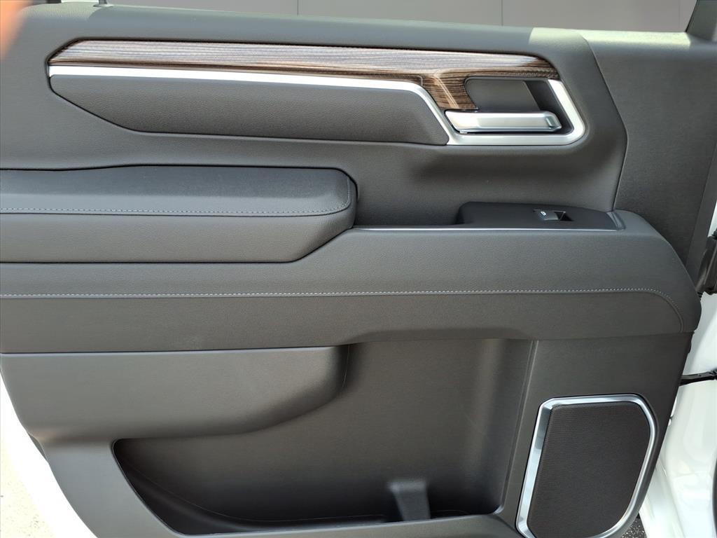 2025 Chevrolet Silverado 2500HD LT photo 9