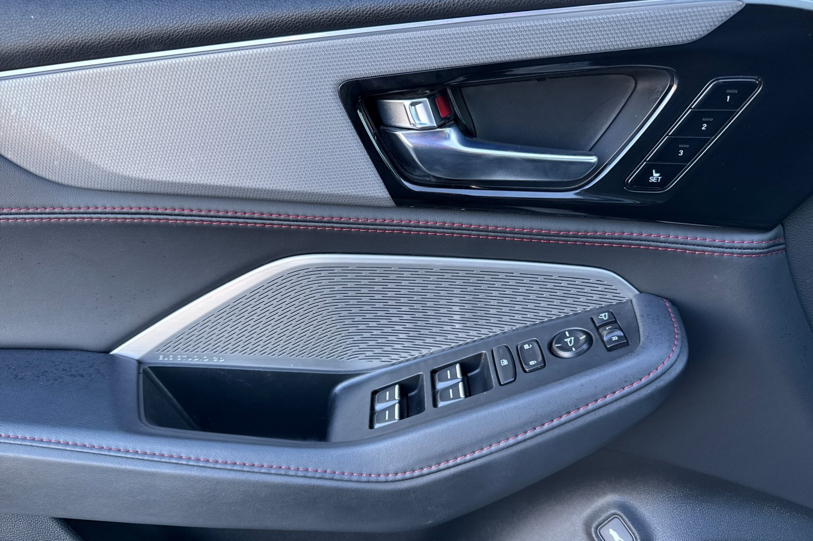 2023 Acura MDX SH-AWD A-Spec photo 12