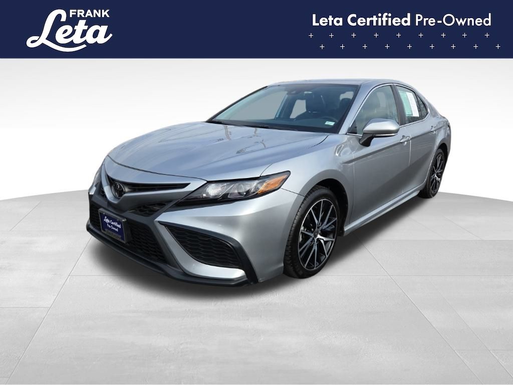 2024 Toyota Camry SE's photo