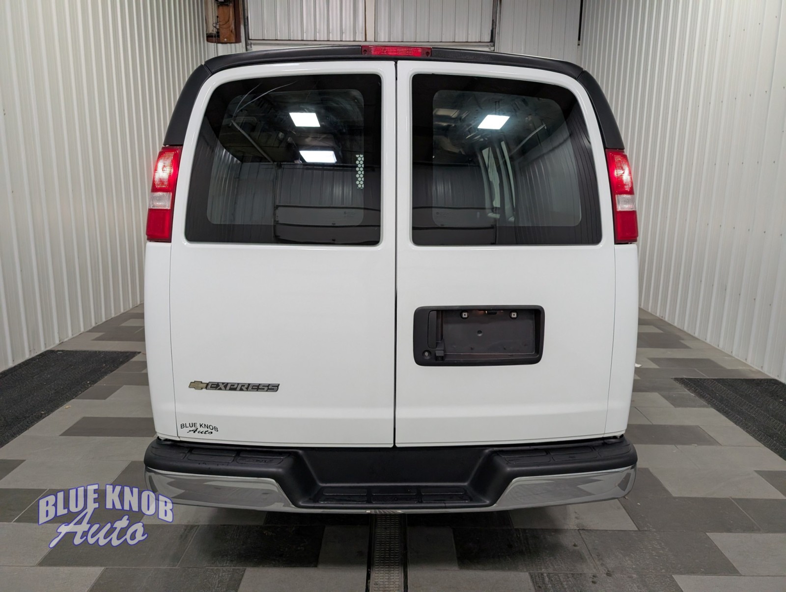 2024 Chevrolet Express 2500 Cargo photo 2