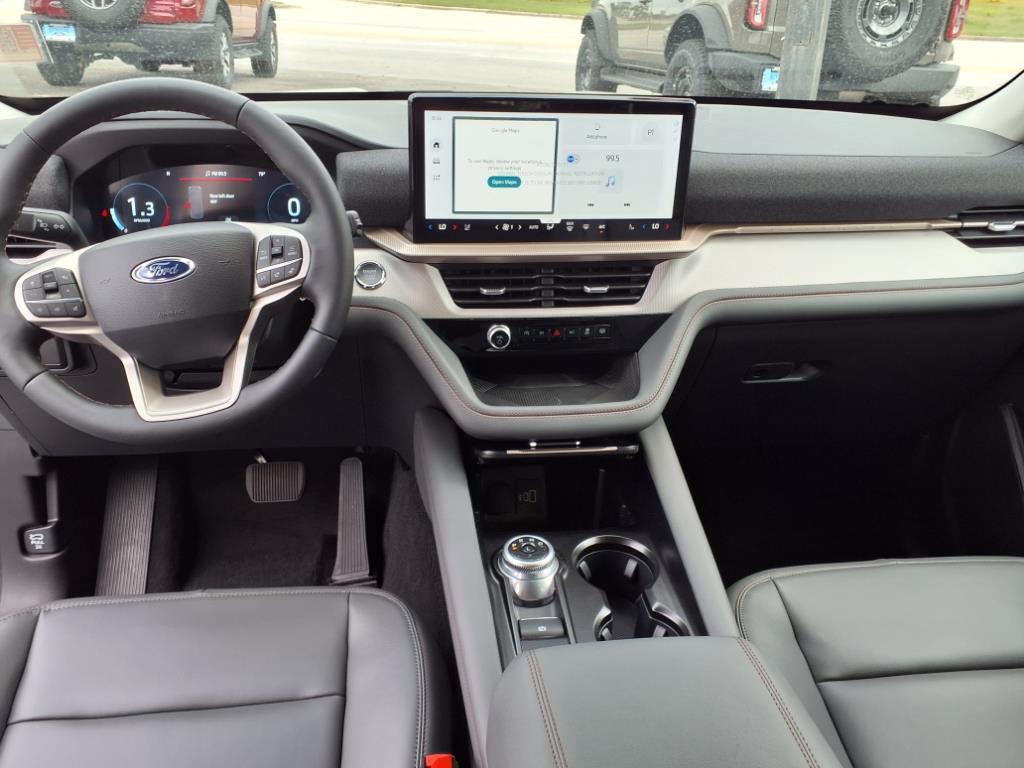 2025 Ford Explorer photo 6