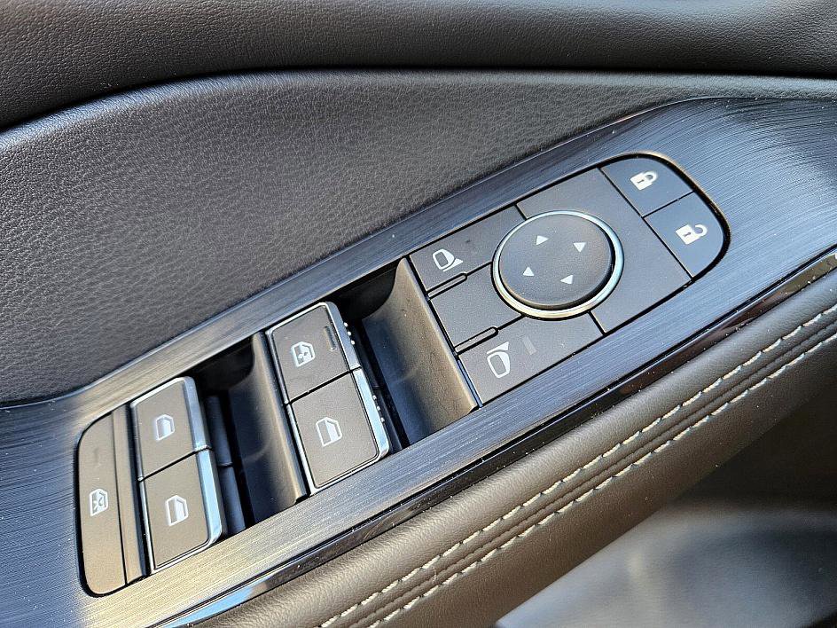2025 Nissan Rogue Platinum photo 31