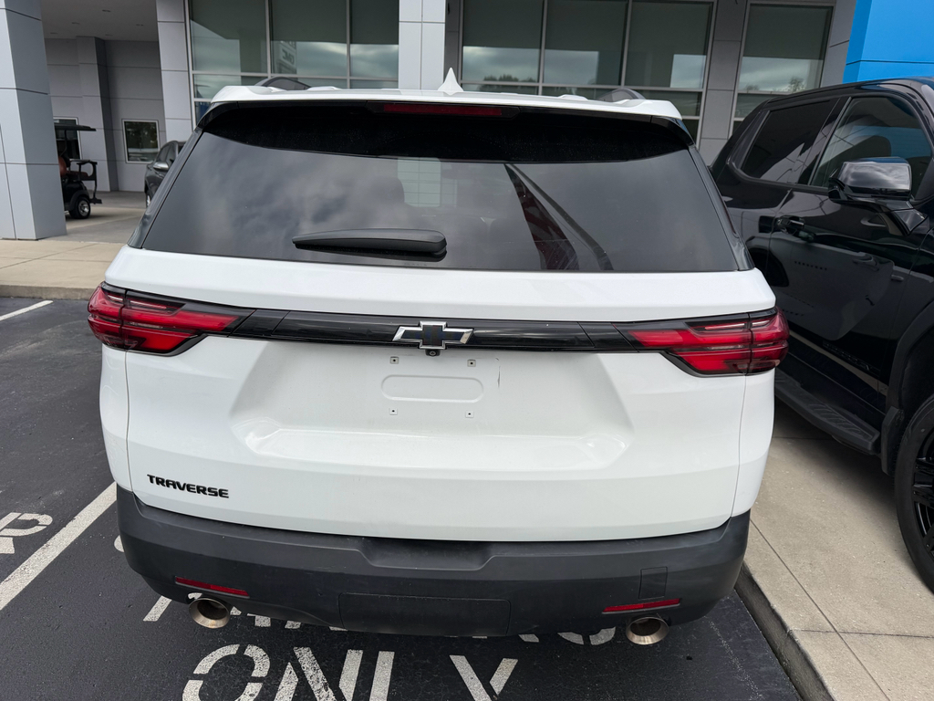 2022 Chevrolet Traverse LS photo 4