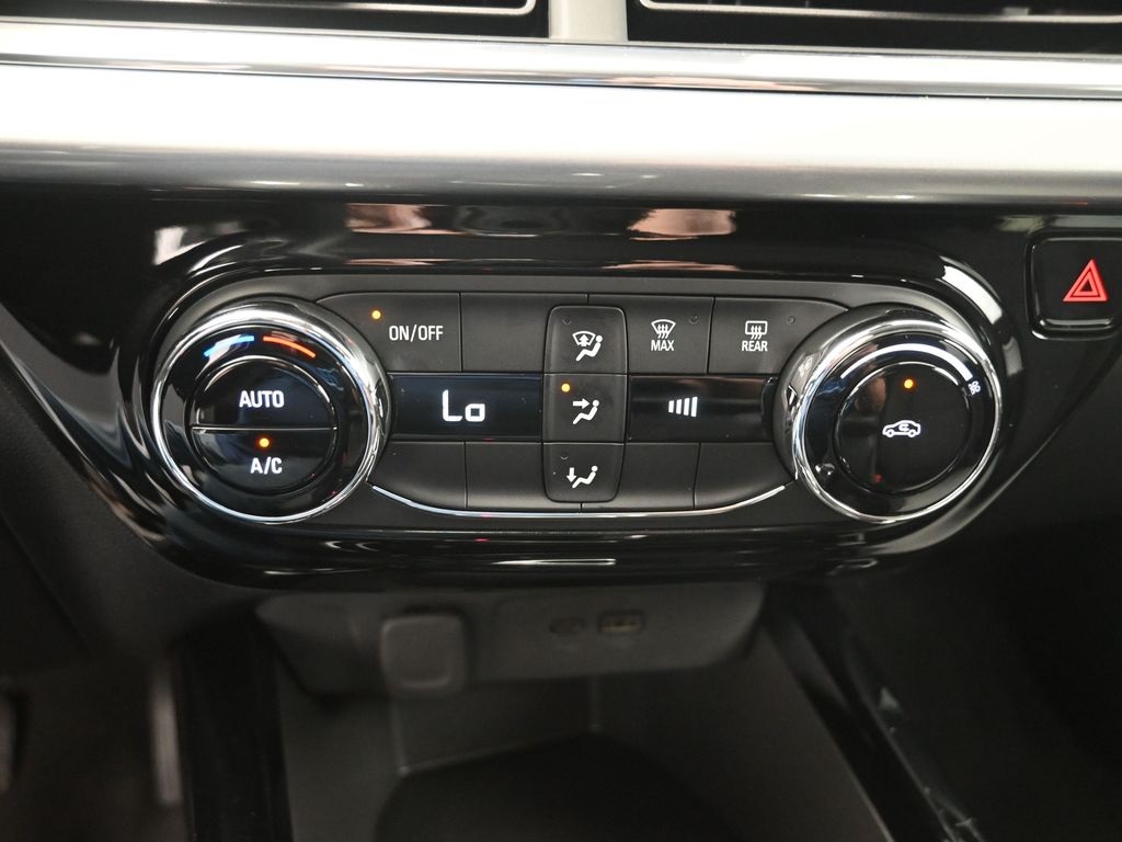 2025 Chevrolet Trax LT photo 4