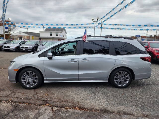 2025 Honda Odyssey Touring photo 2