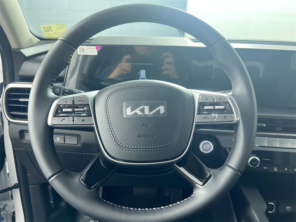2025 Kia Telluride LX photo 14