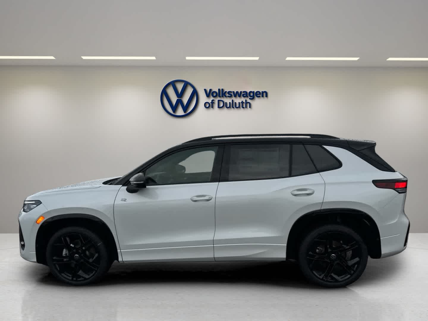 2026 Volkswagen Tiguan SE R-Line Black photo 2