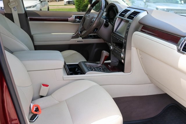 Used 2019 Red Lexus 460 Luxury image 16
