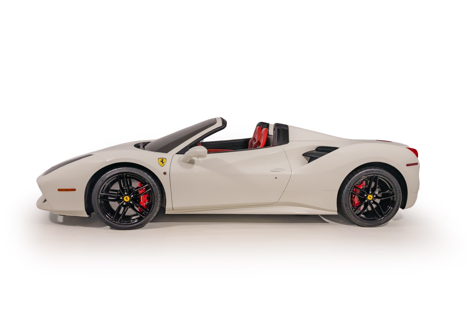 2019 Ferrari 488 Spider photo 3
