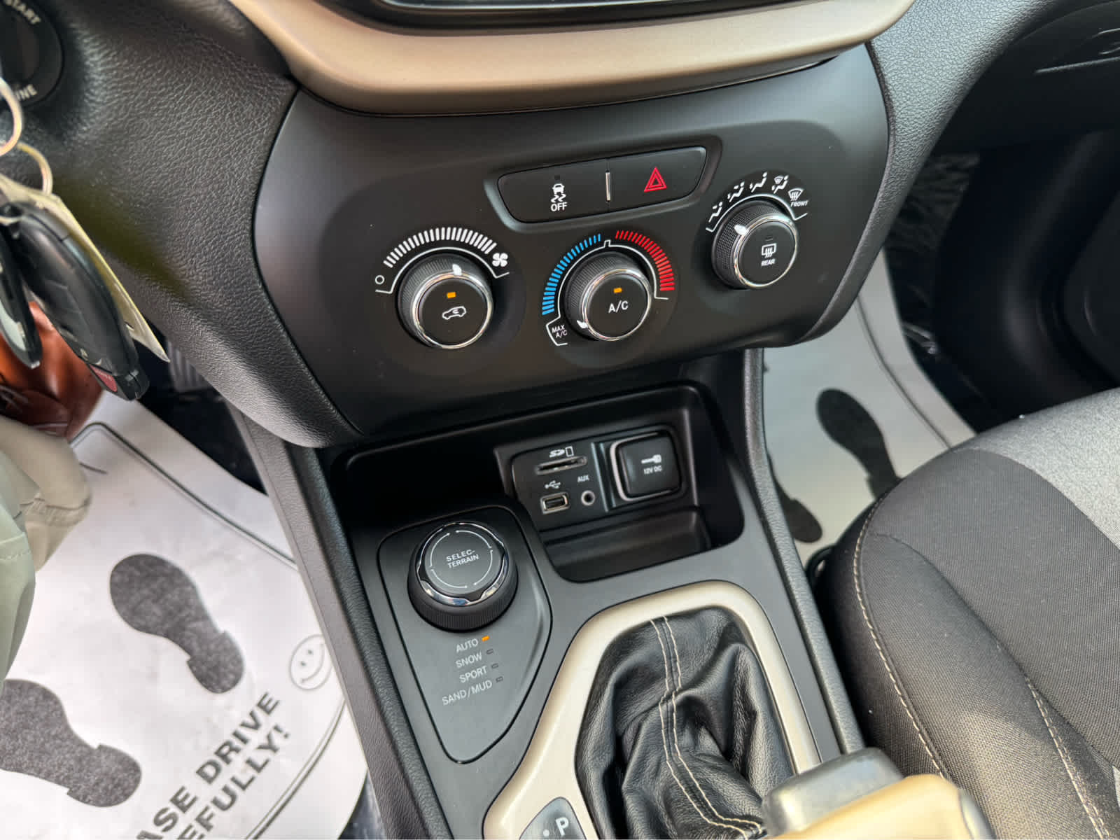 2015 Jeep Cherokee Sport photo 22