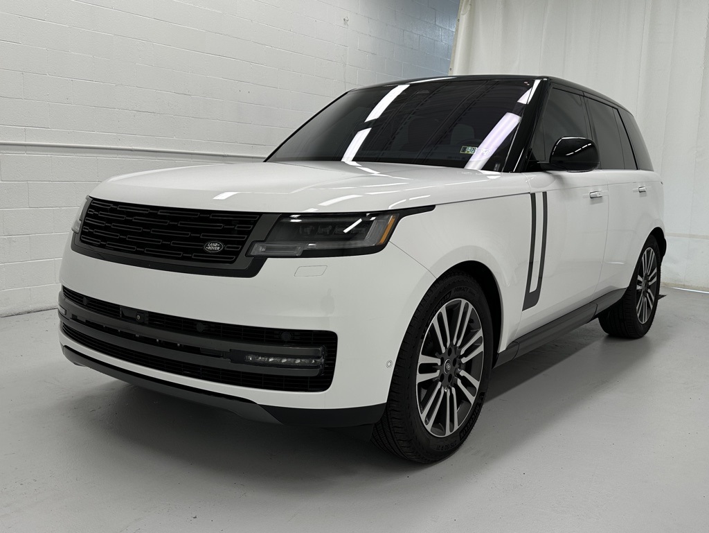 2023 Land Rover Range Rover SE photo 3