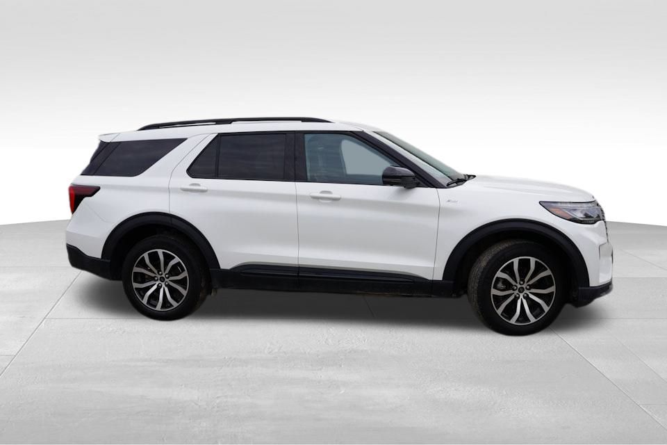2025 Ford Explorer ST-Line photo 3