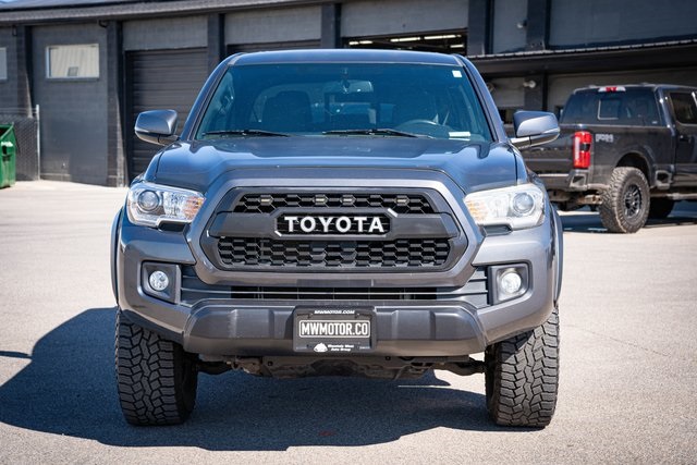 2016 Toyota Tacoma TRD Off-Road photo 3