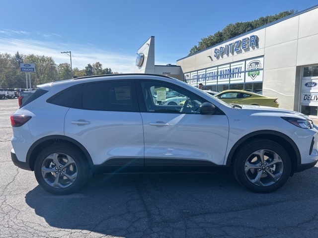 2026 Ford Escape ST-Line photo 3