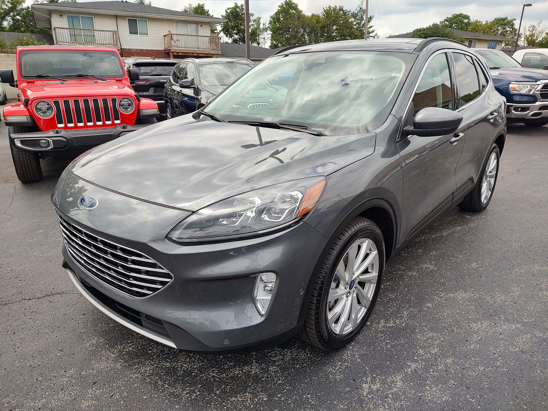 2021 Ford Escape Titanium Hybrid photo 2