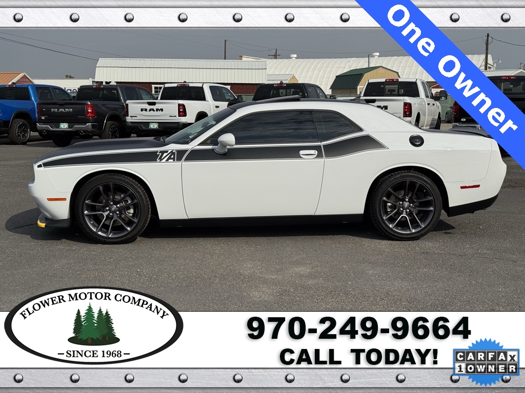 2023 Dodge Challenger R/T photo 4
