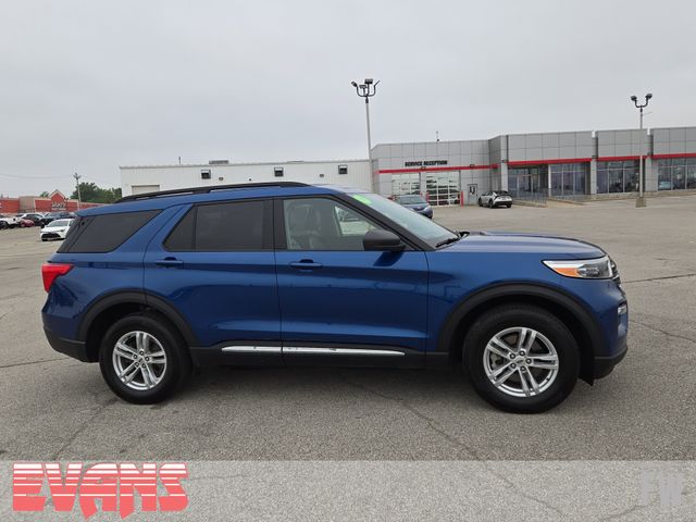 2023 Ford Explorer XLT photo 2