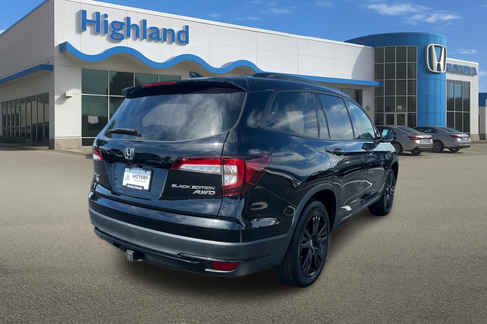 2022 Honda Pilot Black Edition photo 3