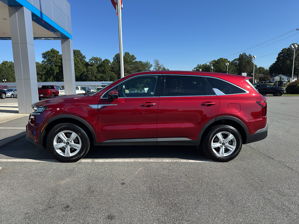 2021 Kia Sorento LX photo 3