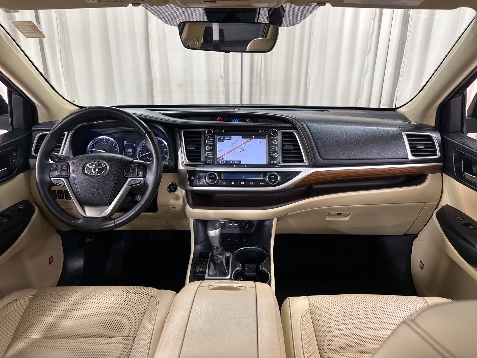 2019 Toyota Highlander Limited Platinum photo 3