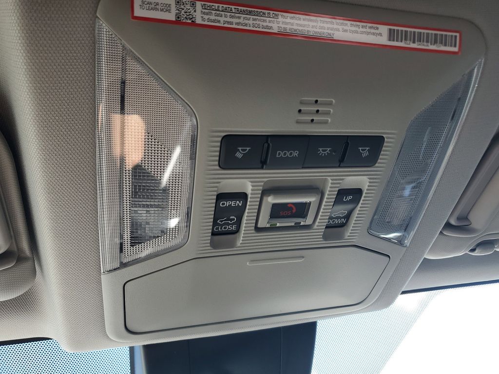 2025 Toyota RAV4 Hybrid XLE photo 29